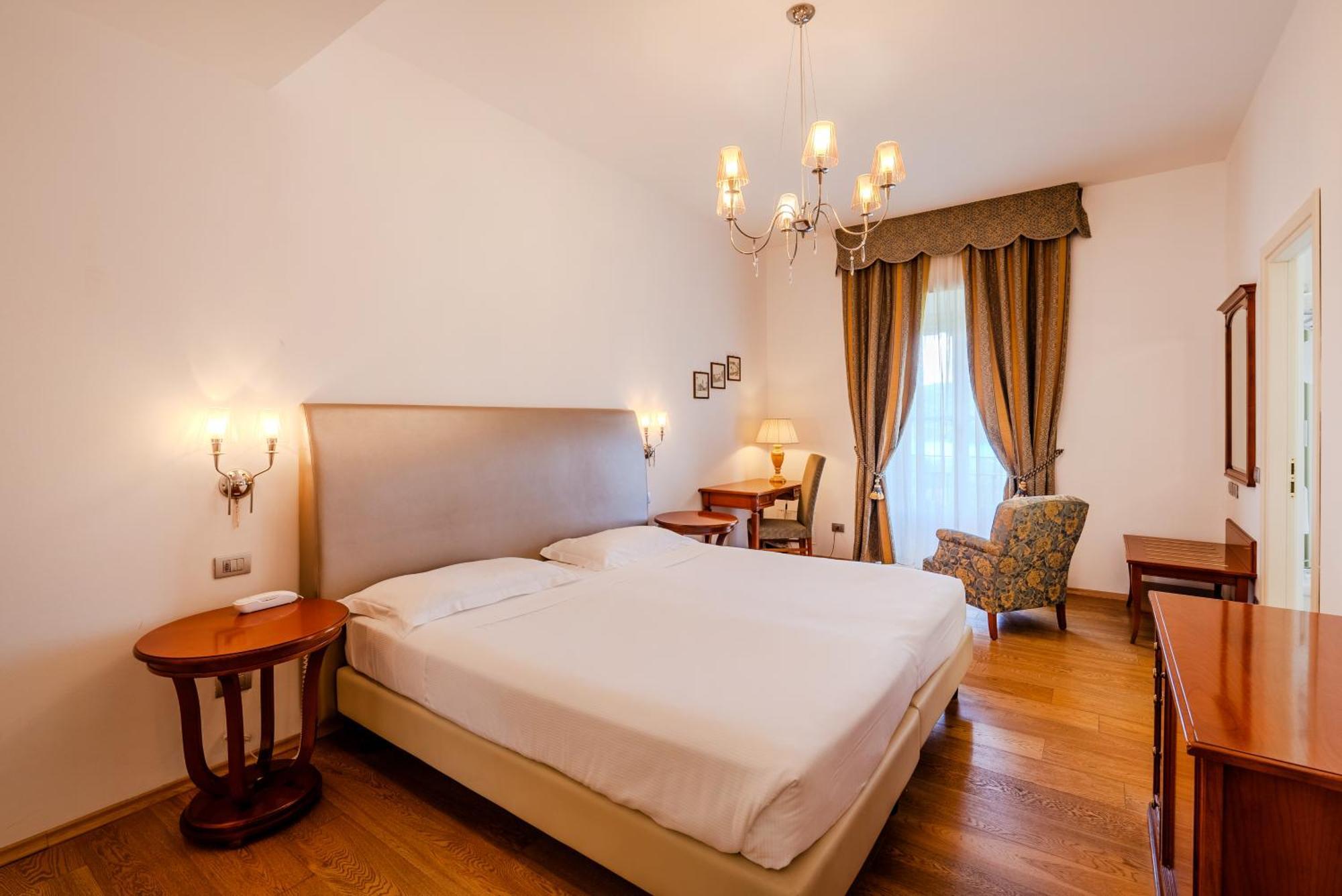 Hotel Borghi Varano Borghi